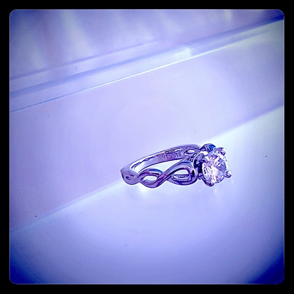 Valina Ring High Quality Replica Of Authentic One - Picture 2 of 5